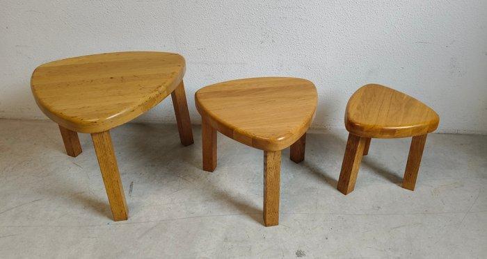 Set bijzettafels - Eik - Drie bijzettafeltjes - Brutalist, Antiek en Kunst, Kunst | Designobjecten