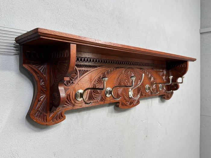 Friese kerfsnede kapstok met 5 karakteristieke haken -, Antiek en Kunst, Kunst | Designobjecten