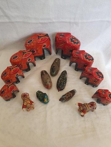 Figurine miniature - Set van handgeschilderde houtsnijwerk