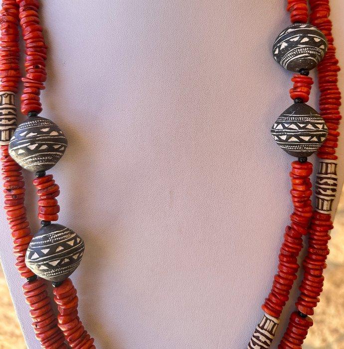 Rood koraal en Afrikaanse etnische kralen uit Mali -, Antiquités & Art, Curiosités & Brocante