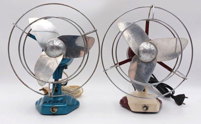 Pezzoni Milano Elektrische ventilator (2) - IJzer, Staal,, Antiquités & Art, Antiquités | Assiettes décoratives & Carrelages