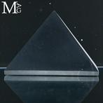 Shungite – De oerenergie van oud koolstof – Piramide in