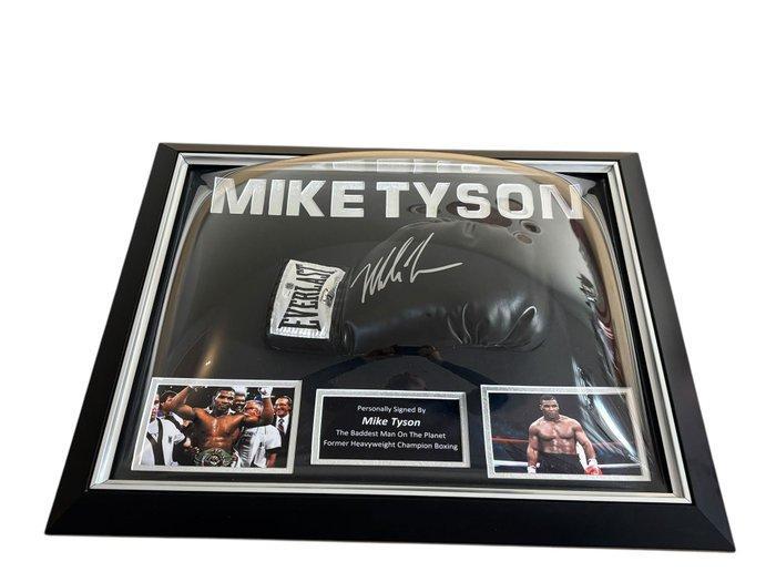 Mike Tyson Premium Frame – Museum Quality - Bokshandschoen, Verzamelen, Overige Verzamelen
