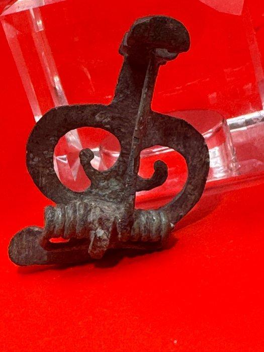 Romain antique Bronze Fibula - 41 mm, Handtassen en Accessoires, Antieke sieraden