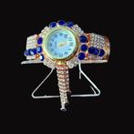 Decoratieve Swarovski-achtige horloge op een goudgeplateerde