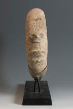 Taino Pierre Important et grand joug figuratif. 33 cm H. c.