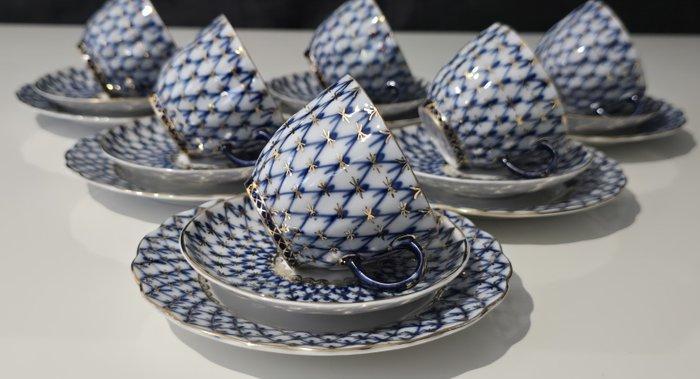 Lomonosov Imperial Porcelain Factory - A.Yatskevich -, Antiek en Kunst, Antiek | Meubels | Tafels