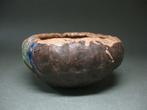 Bol façonné à la main avec émaillage coloré, cuit au Raku. -