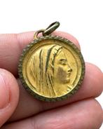 Esoterische, mysterieuze en toegewijde gotische medaille in