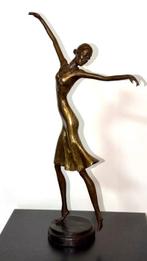 Abdoulaye Derme - sculptuur, Danseuse grâce en mouvement -