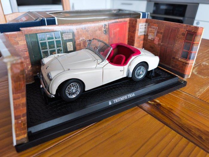 Kyosho 1:18 - Modelauto - Triumph TR3A, Hobby en Vrije tijd, Modelauto's | 1:5 tot 1:12