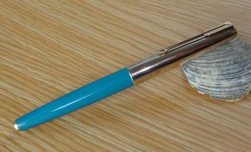 Parker - 61 Mark I Vista Blue Heritage Heirloom cap, Verzamelen, Pennenverzamelingen