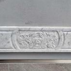 Schouw - 1850-1900 - Haardomlijsting uit wit marmer.