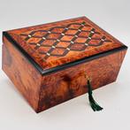 Sieradendoos - Hout (Thuya), hout, parelmoer, marqueterie,, Antiek en Kunst