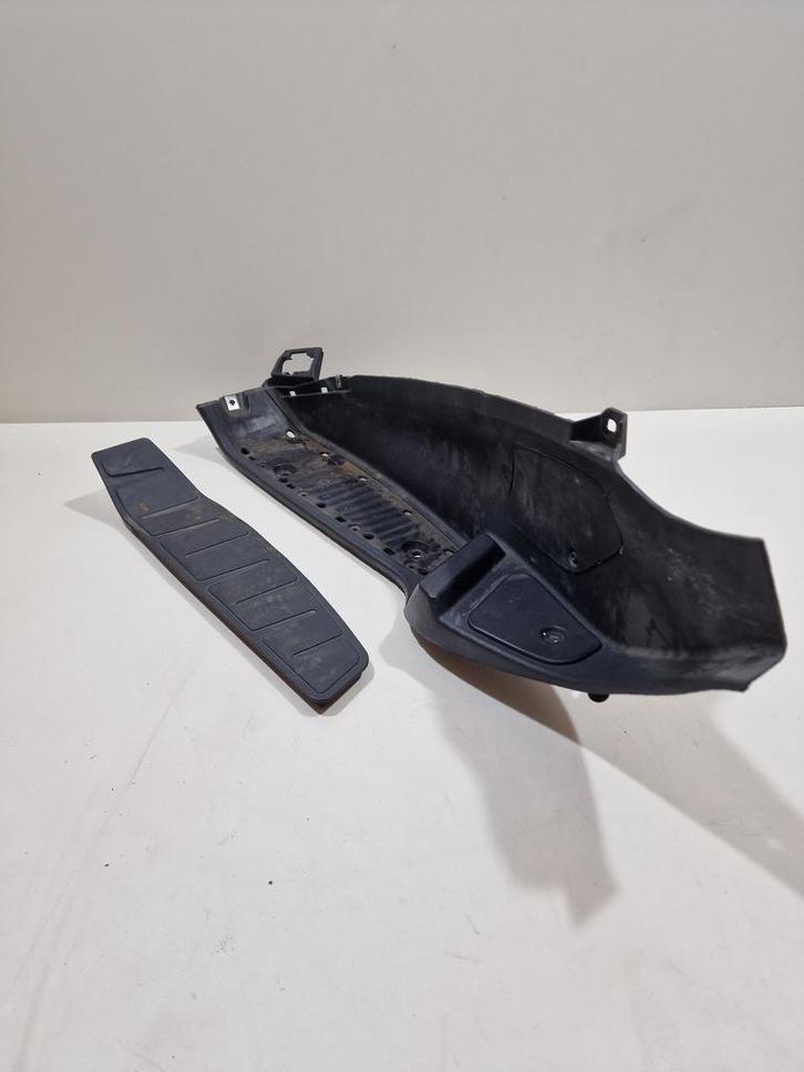 Piaggio Mp3 300 LT 2010 / Treeplank Zwart Links Incl. mat, Fietsen en Brommers, Brommeronderdelen | Scooters, Kap, Overige merken