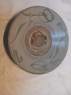 Chinees Swatow Zhangzhou provinciaal aardewerk bord en een