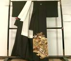 Japanse formele kimono – Kurotomesode – Goudlandschapontwerp