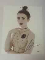 “Emily In Paris” main actress Lily Collins hand-signed Photo, Nieuw