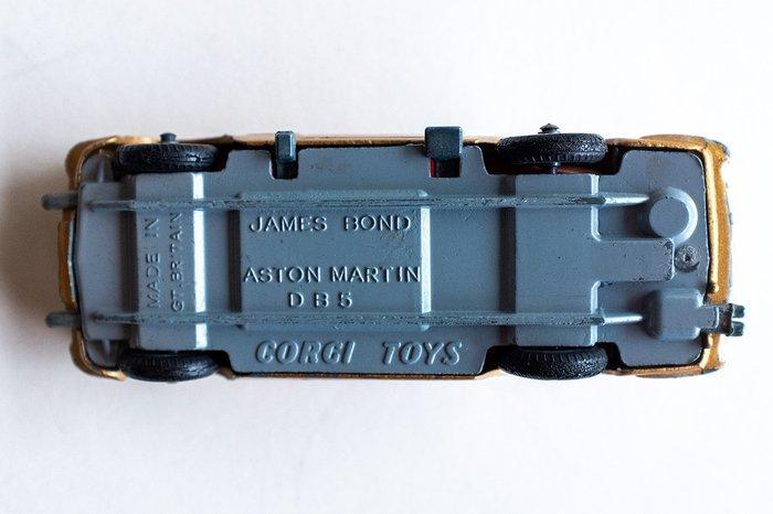 Corgi - Modelauto - Corgi Toys 261 James Bond Aston Martin, Hobby en Vrije tijd, Modelauto's | 1:5 tot 1:12