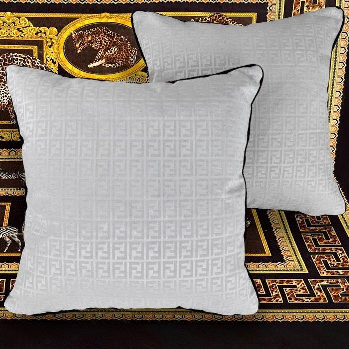 New pair of cushions made with Fendi Casa fabric - Kussen, Antiek en Kunst, Curiosa en Brocante