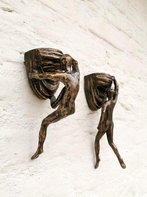 Figurine - Wall hangers (2) - Bronze, Antiek en Kunst, Kunst | Designobjecten