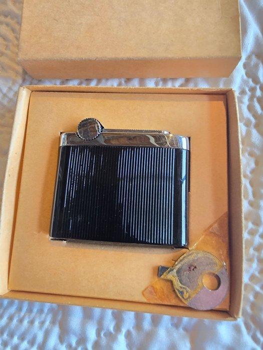 Feudor - VEGA - Zonder minimumprijs - Aansteker - Staal,, Verzamelen, Rookartikelen, Aanstekers en Luciferdoosjes