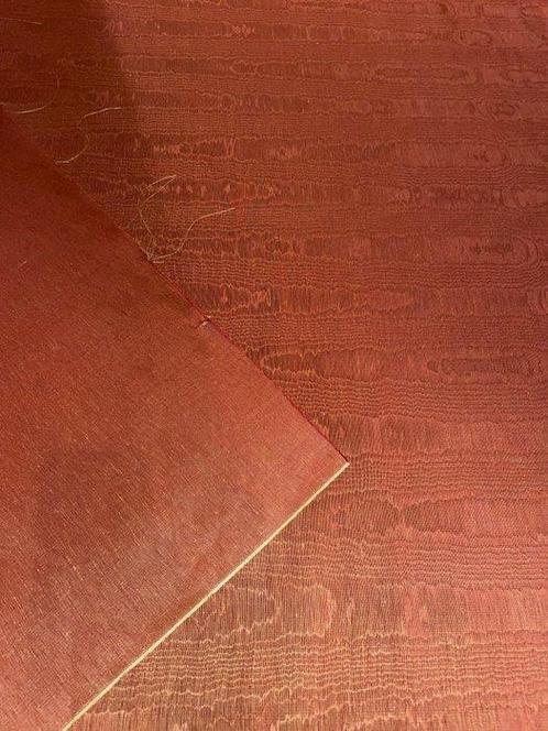 Marvic - Misa Moire Plain - Scarlet - Textiel  - 5 m - 140, Antiek en Kunst, Antiek | Tapijten, Tafelkleden en Textiel