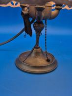 Tischlampe im klassischen Stil – Metallfuß mit Zugschalter