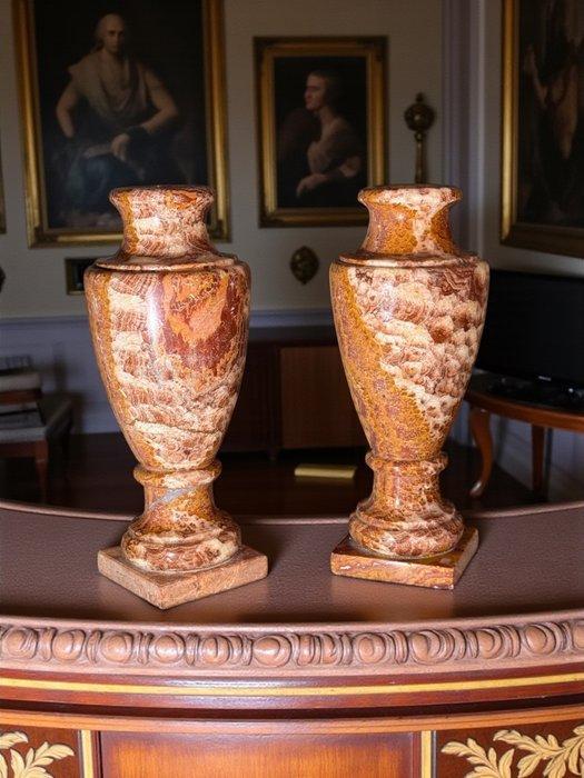 Vaas (2) - Marmo Rosso met zeer bijzondere aders - paar, Antiek en Kunst, Antiek | Meubels | Stoelen en Sofa's