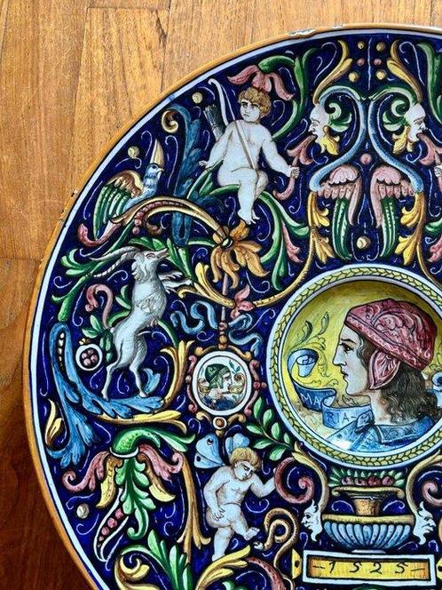 Plat - Majolique - Plat de parade, Antiek en Kunst, Antiek | Glaswerk en Kristal