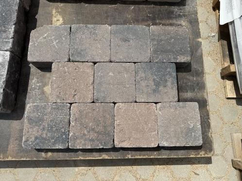 Veiling - 45 M2 Betonsteen Bruin-Zwart Getrommeld 15x15x6 cm, Tuin en Terras, Tegels en Klinkers, Nieuw
