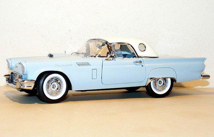 Ertl 1:18 - Modelauto - 1957 - Ford Thunderbird - Gloednieuw, Hobby en Vrije tijd, Modelauto's | 1:5 tot 1:12
