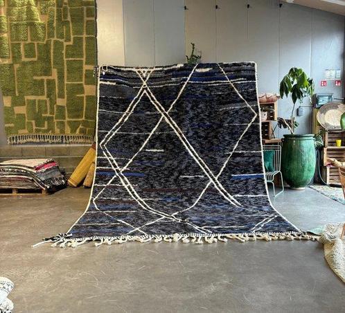 Handwoven Moroccan Rug – Large Black & White Geometric, Huis en Inrichting, Stoffering | Tapijten en Vloerkleden