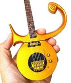 Miniatuur Love Symbol gitaar met gratis standaard, Verzenden, Nieuw, Beeldje, Replica of Model