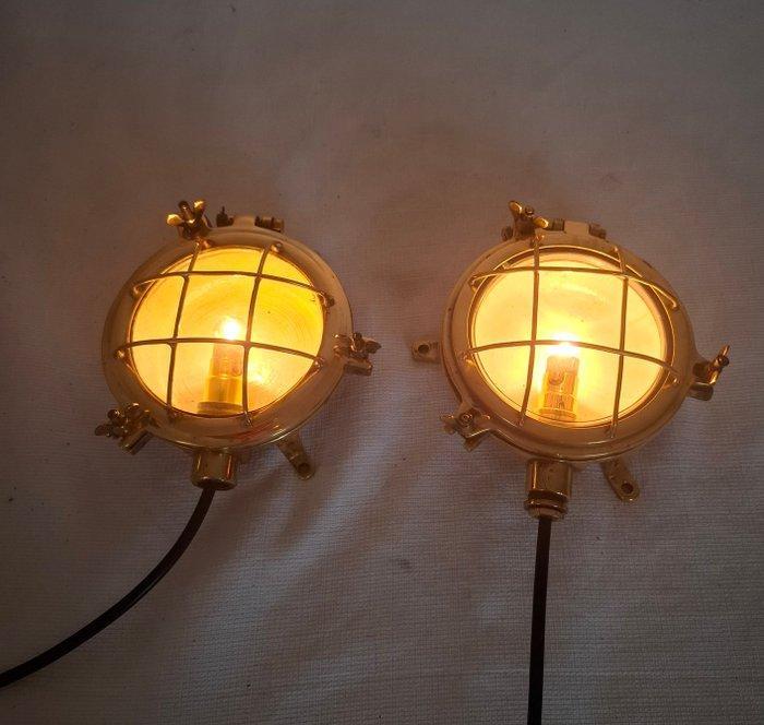 Ships lamp (2) - Wandlamp / plafondlamp - Messing, Antiek en Kunst, Curiosa en Brocante