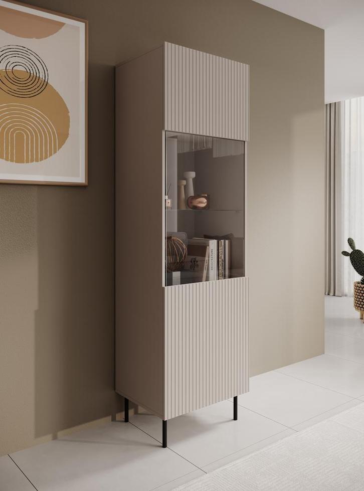 Meubella | Vitrinekast beige glazen opbergkast 55cm, Huis en Inrichting, Kasten | Vitrinekasten, 25 tot 50 cm, Nieuw, 50 tot 100 cm