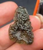 Moldavite - de Chlum, Bohême du Sud - Hauteur : 36 mm -