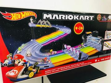 Mattel  - Piste de jouets Énorme Circuit Hot Wheels Mario disponible aux enchères