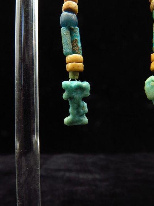 Égypte ancienne Boucles doreilles en faïence avec des, Handtassen en Accessoires, Antieke sieraden