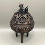 Wierookbrander, ondertekend door Sano Ksai  - Koper,