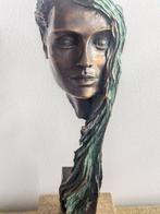 M. Gonzalez - Figuur - Nvt - Brons, IJzer, Steengoed