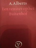 Een venster op het buitenhof 9789028206755 Alberts, Verzenden, Zo goed als nieuw, Alberts