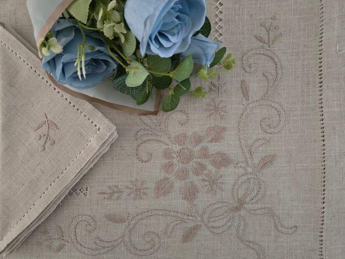 Tovaglia in canapa di lino con ricamo a mano 12 posti, Antiquités & Art, Tapis & Textile