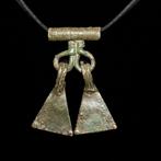 Viking periode Brons Viking sourcerer amulet met 2