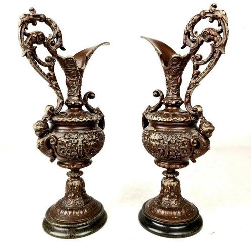 Paire de vases en régule patiné bronze sur socle en marbre, Antiquités & Art, Antiquités | Autres Antiquités
