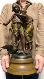 Auguste Moreau (1834-1917) - sculptuur, Protection - 52 cm, Antiek en Kunst