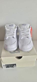 Nike X Supreme - Dunk Low - Sneakers - Maat: EU 39 - Nieuw, Nieuw