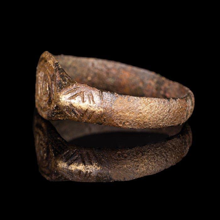 Oud-Romeins Zeldzame bronzen ring met lituus - augurale staf, Antiek en Kunst, Antiek | Overige Antiek
