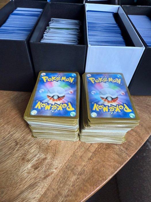 Pokémon - 2250 Bulk kaarten - Scarlet & Violet - Journey, Hobby en Vrije tijd, Verzamelkaartspellen | Pokémon