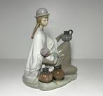 Lladró - Beeldje - «Peruvian Girl with Baby» - Porselein, Antiek en Kunst
